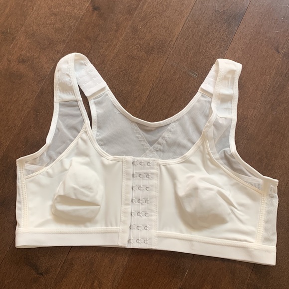 Brand New ! Adjustable White CurveBra - Picture 4 of 9